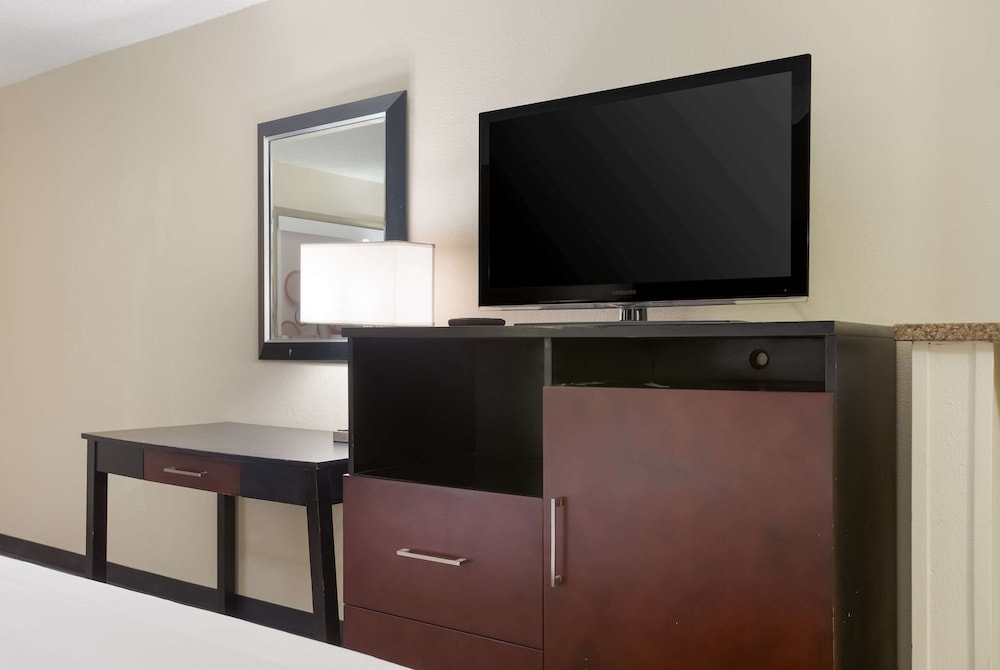 Clarion Pointe Independence Kansas City - photo 26