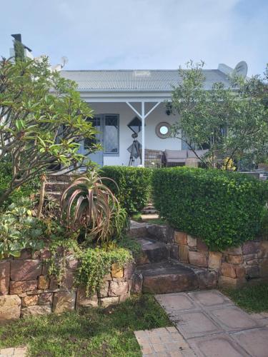 Charming 2 Bedroom Cottage in Noordhoek surrounds — 4-Star Luxury Hotel in Cape Town, South Africa
