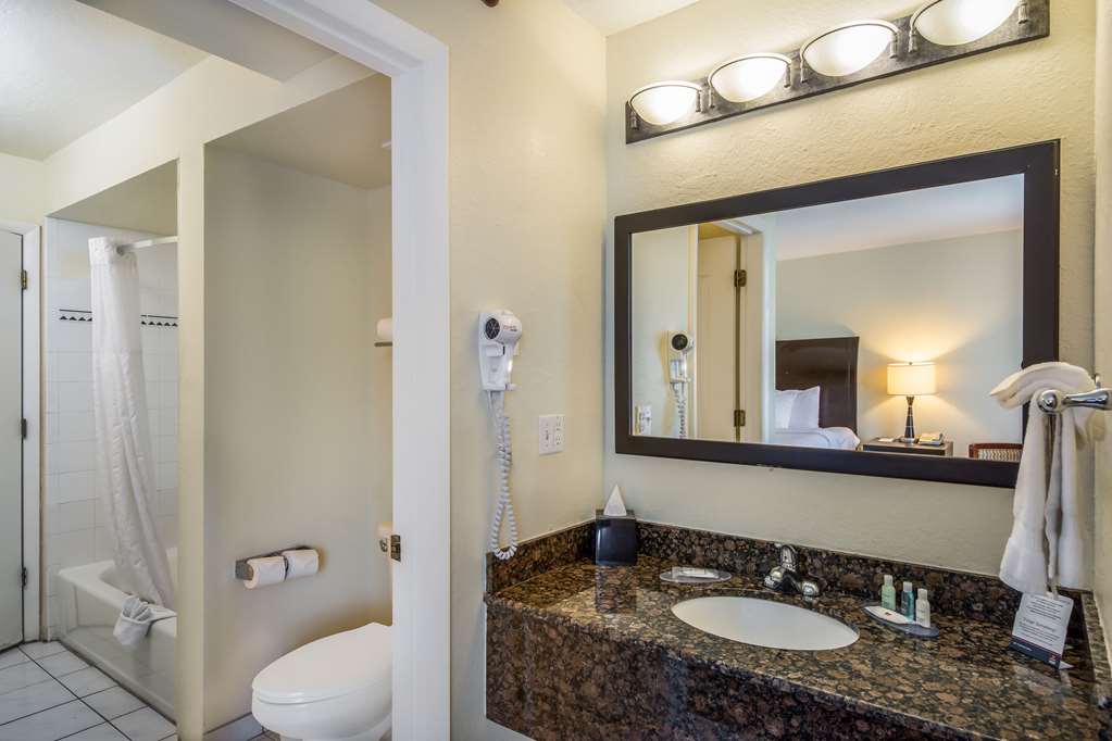 Clarion Inn & Suites Central Clearwater Beach - photo 35