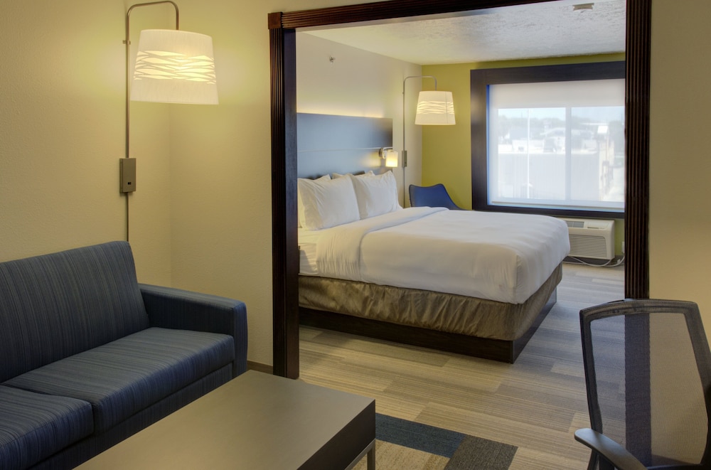Holiday Inn Express Hotel & Suites Le Mars by IHG - photo 21
