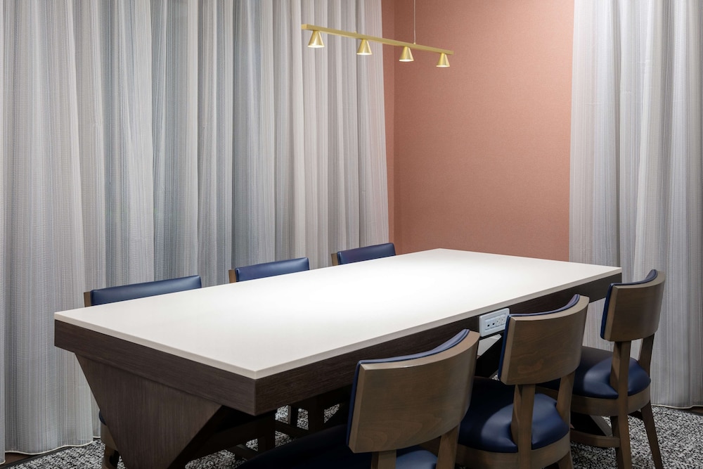 Hampton Inn & Suites Hartford Farmington - photo 2