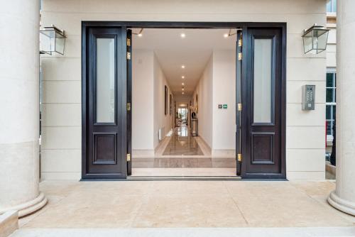 High End 1 BR Apt 2 Beds Desirable Chigwell CHCL F3 — 4-Star Luxury Hotel in Chigwell, United Kingdom