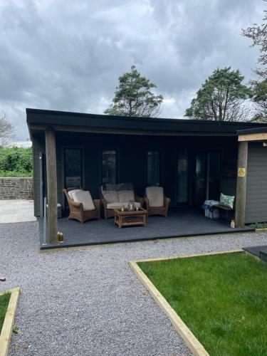 Garden Retreat Wales — 4-Star Luxury Hotel in Llanddowror, United Kingdom