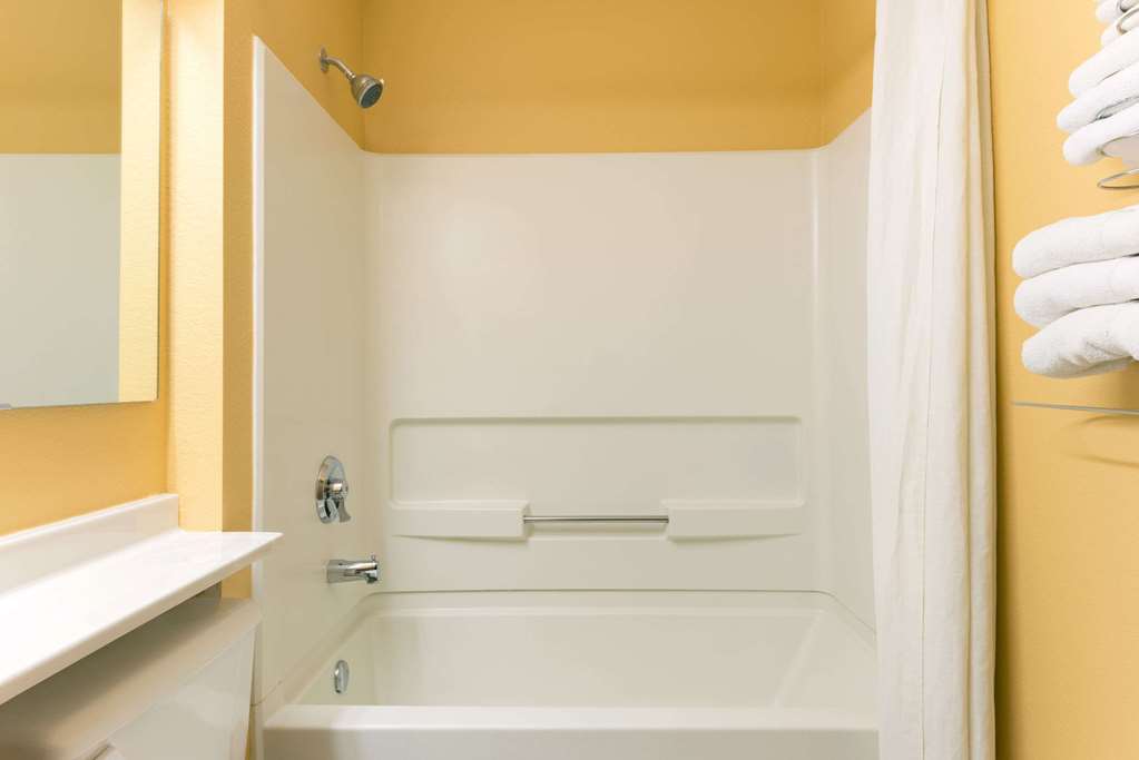 Super 8 by Wyndham Warrenton - photo 6
