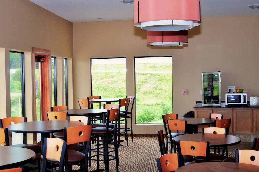 Cobblestone Inn & Suites Newton - photo 24