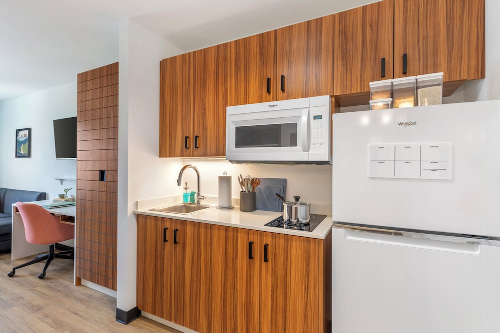Uptown Suites Extended Stay Nashville TN Smyrna - photo 7