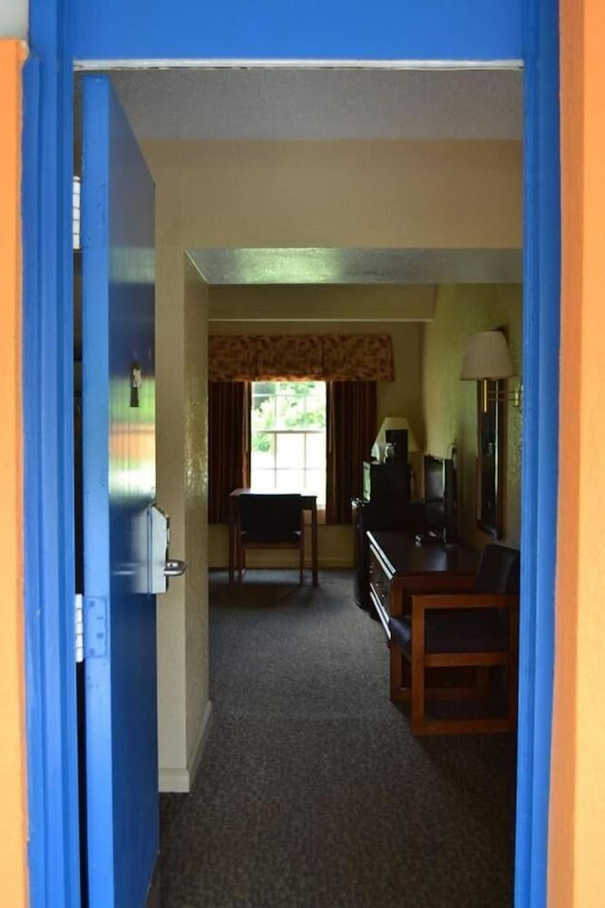 Americas Best Value Inn Smithfield - photo 26