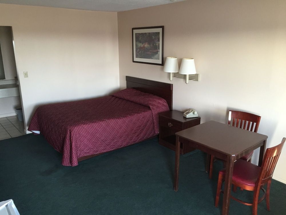 Slumber Inn Of Harrisonville - photo 20