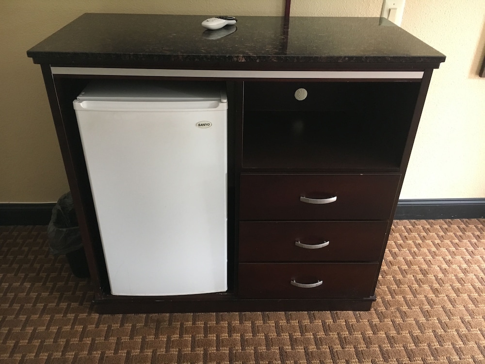 Del Amo Inn - photo 28