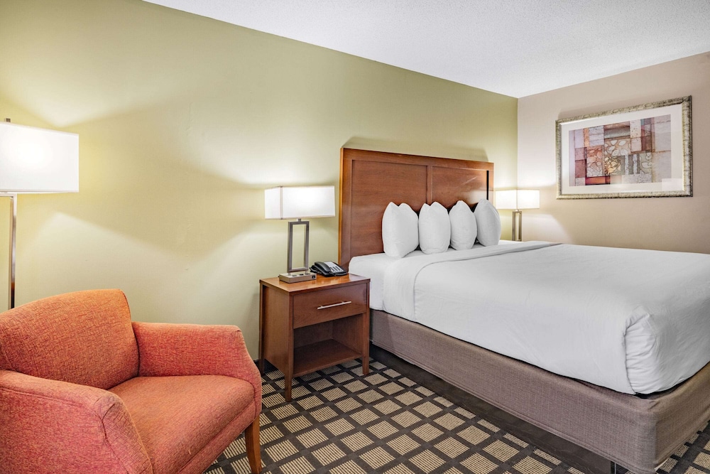 Baymont by Wyndham Gurnee - photo 9