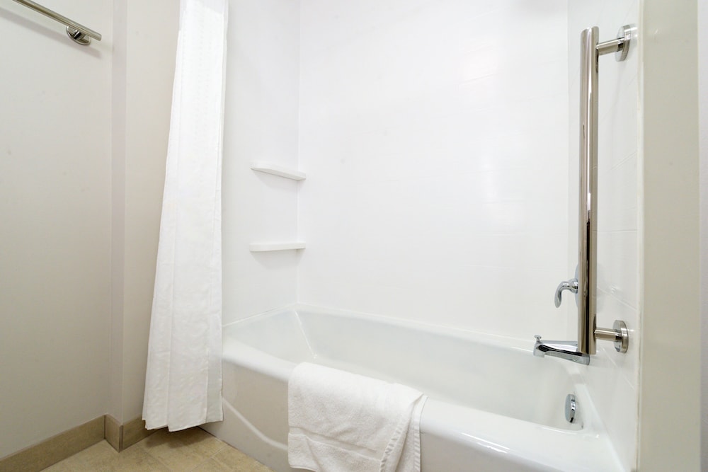 Holiday Inn Express & Suites Ottumwa by IHG - photo 30