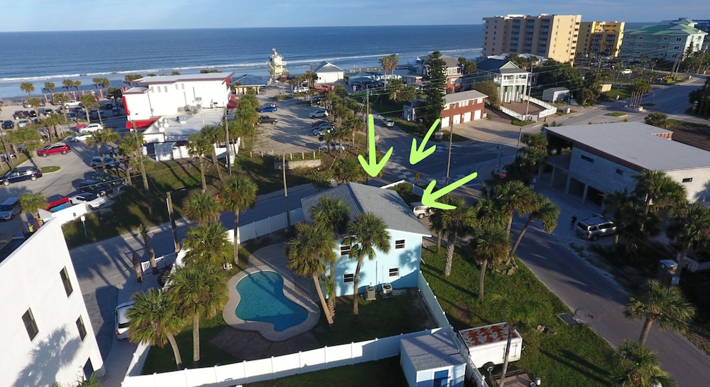 Bikini Bottom Duplex with Pool 2 Minutes from Beach Flagler Avenue - photo 3