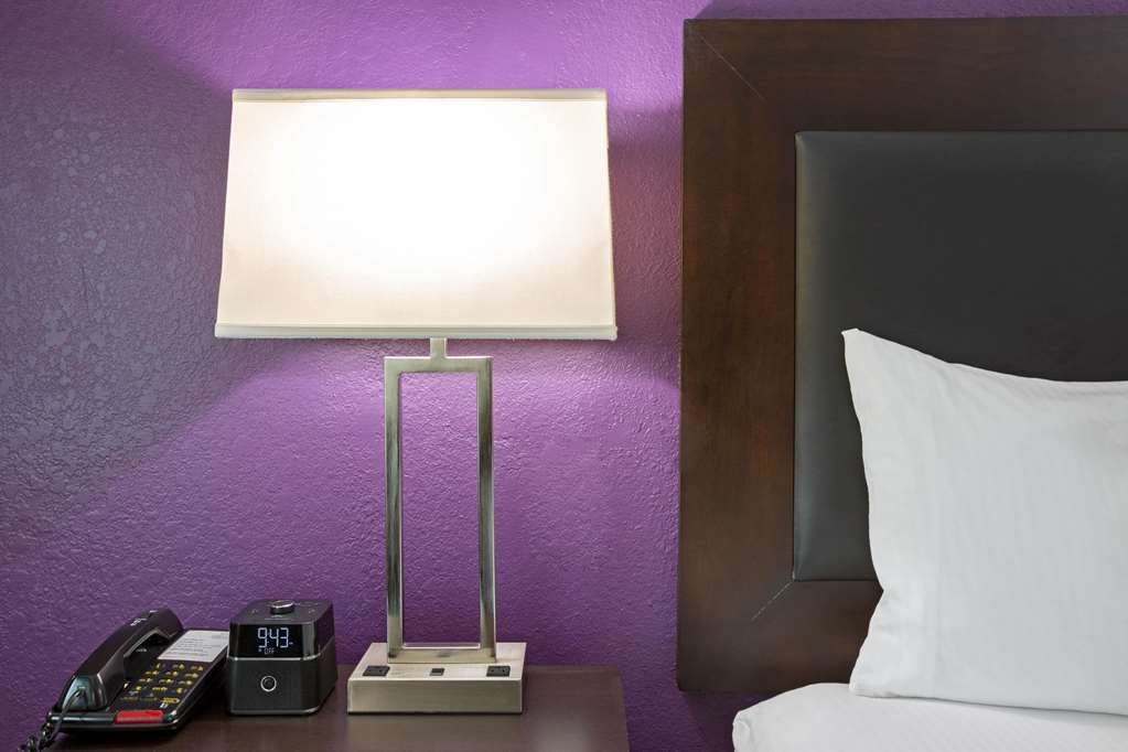 La Quinta Inn & Suites by Wyndham Pearland Houston South - photo 23