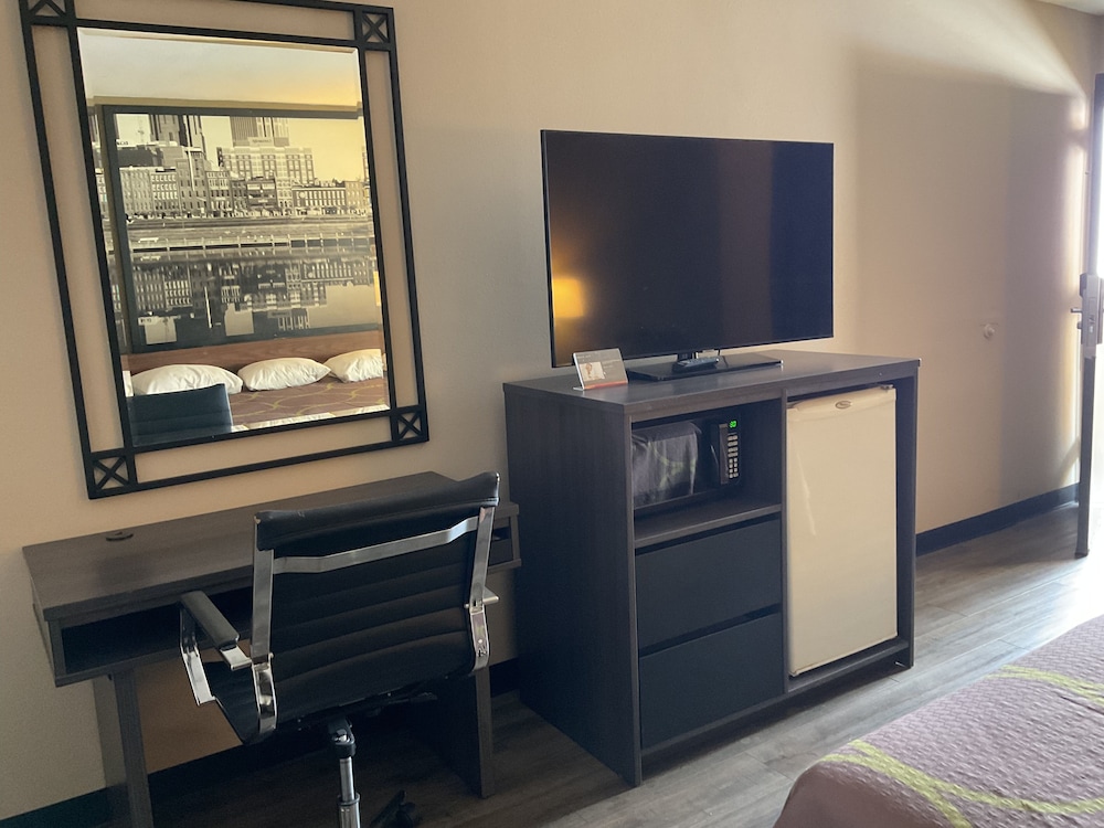 Super 8 by Wyndham Chattanooga East Ridge - photo 21