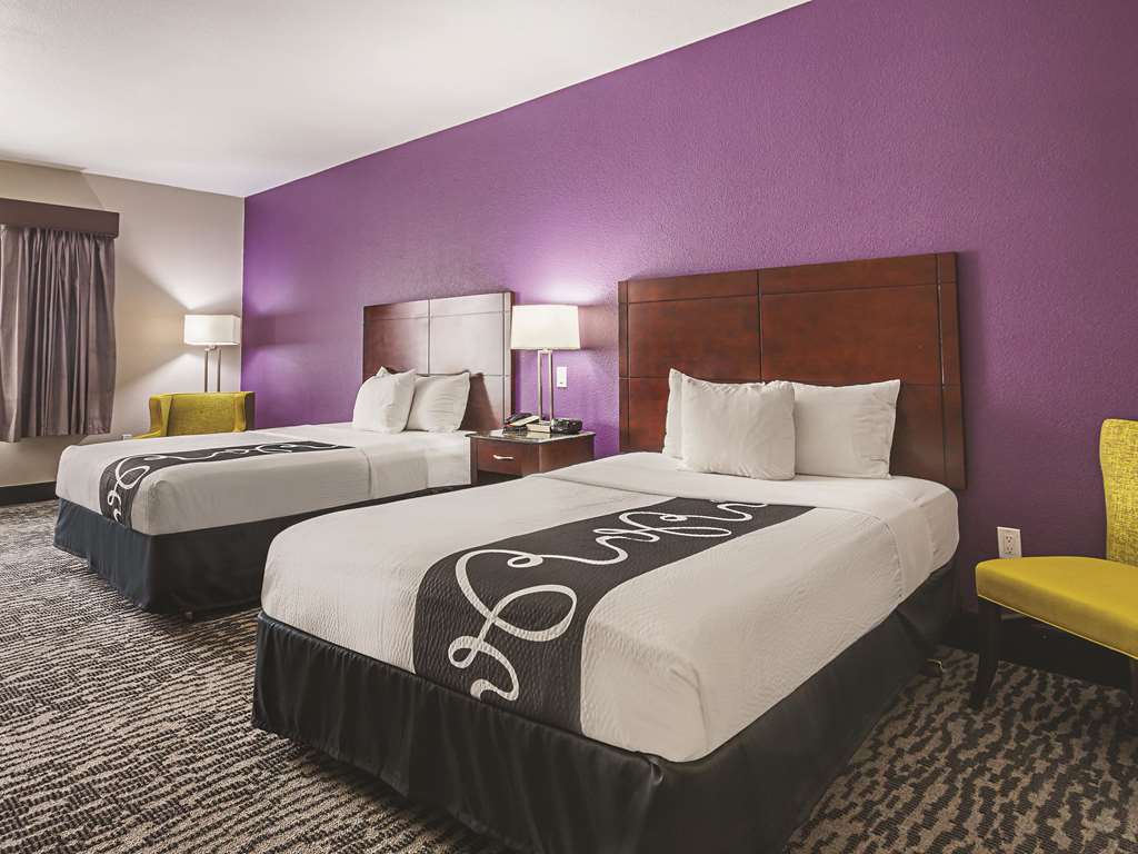 La Quinta Inn & Suites by Wyndham Fresno Northwest - photo 19