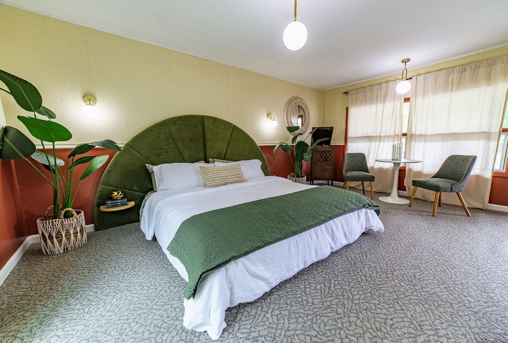 The Springs Motel - photo 6