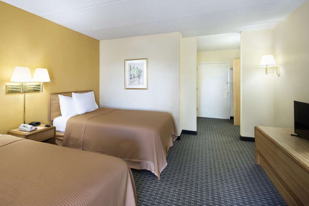 Howard Johnson by Wyndham Newburgh West Point - photo 10