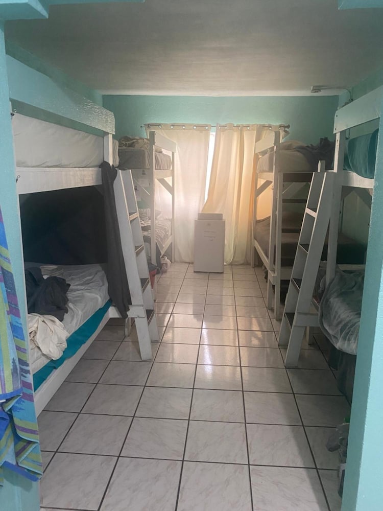 Hoosville Hostel - photo 13