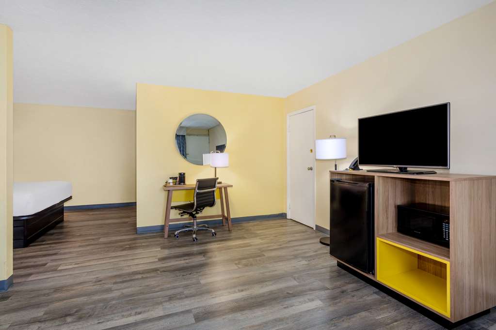 Days Inn & Suites by Wyndham Clovis - photo 18