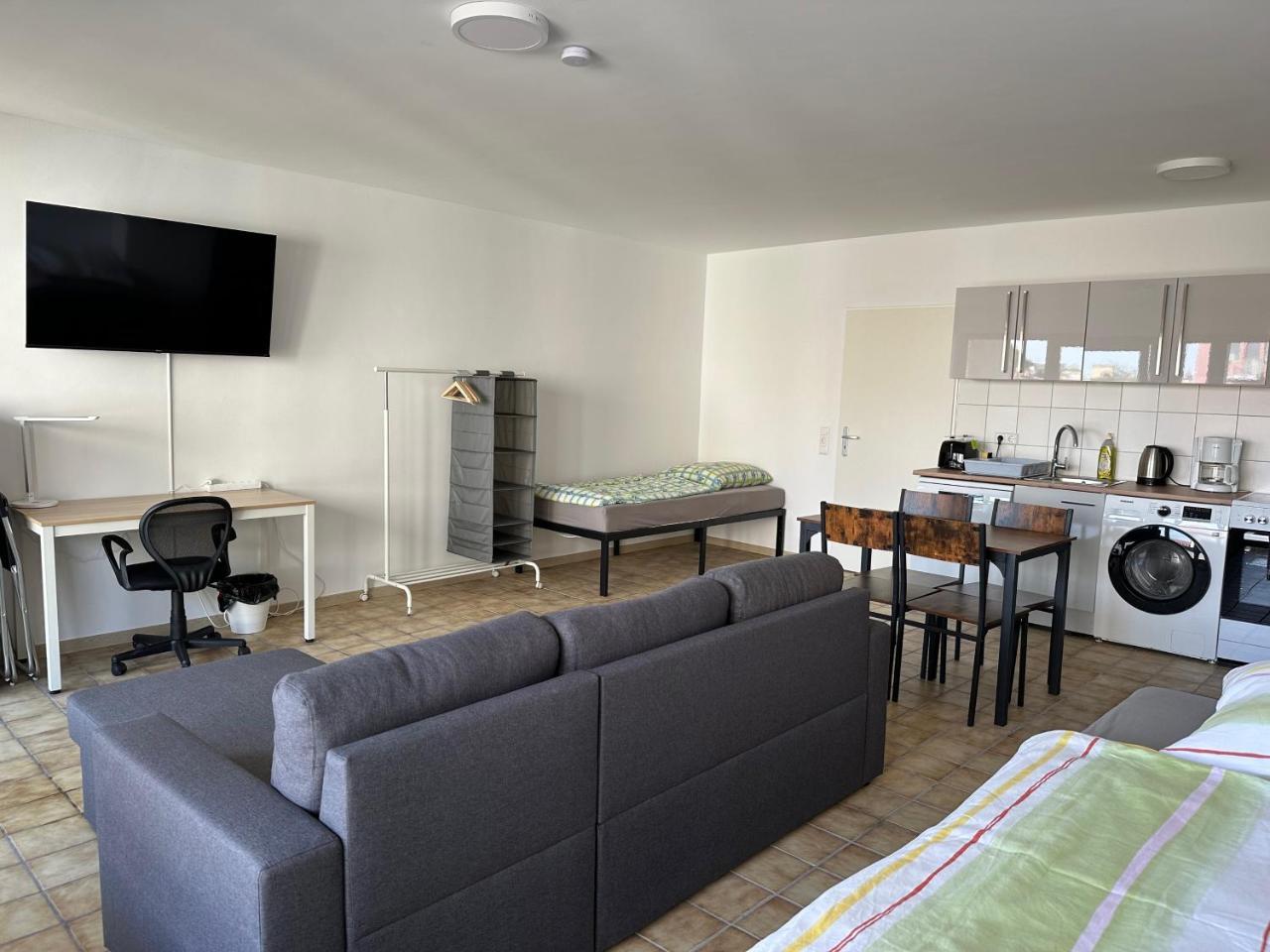 Nice big and central apartment with 2 balconies — 4-Star Luxury Hotel in Karlsruhe, Germany