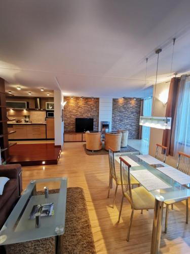 Uroczy apartament przy deptaku z parkingiem. — 4-Star Luxury Hotel in Polanica-Zdroj, Poland
