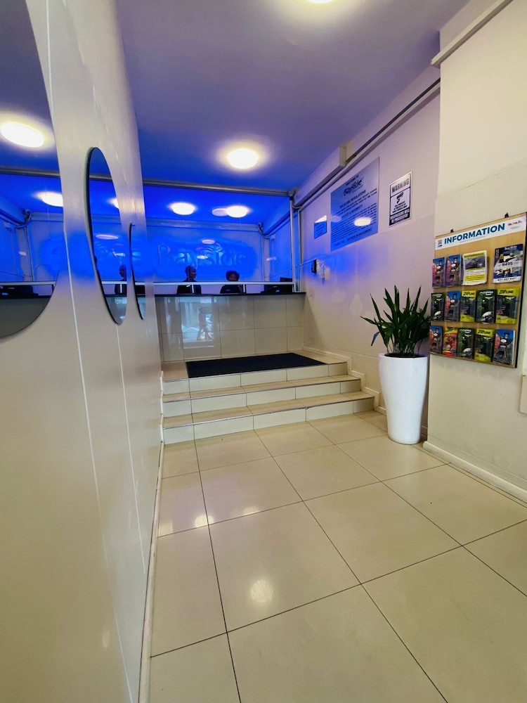 Bayside Hotel 97 Russell Street — Durban