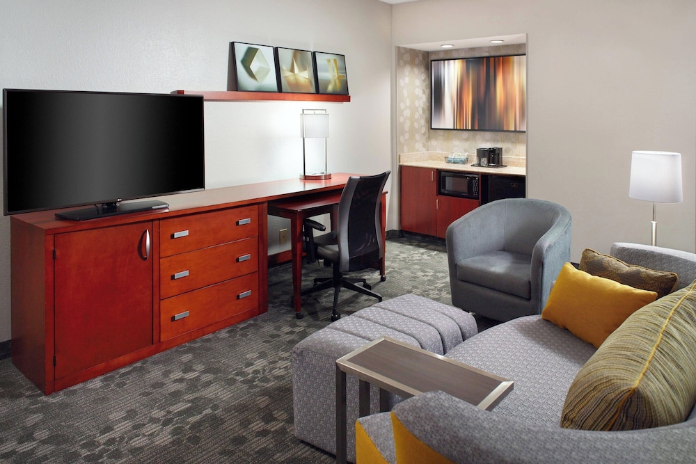 Courtyard by Marriott Greensboro - photo 9