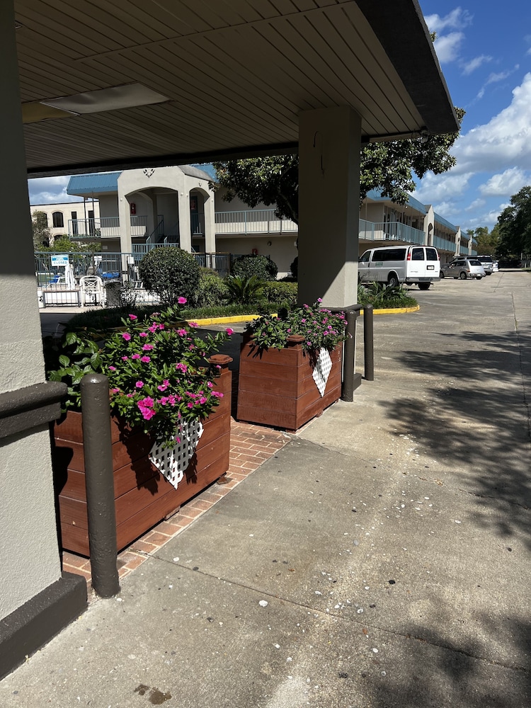 Discovery Inn Lafayette - photo 16