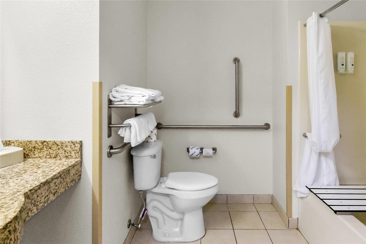 Quality Inn Near Interstate I94 - photo 18
