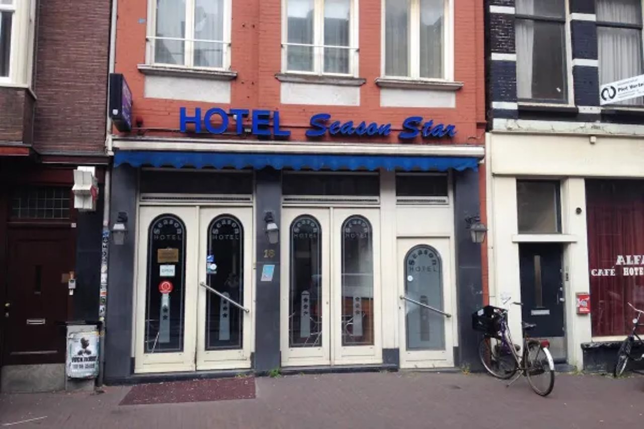 Budget Season Star Hotel