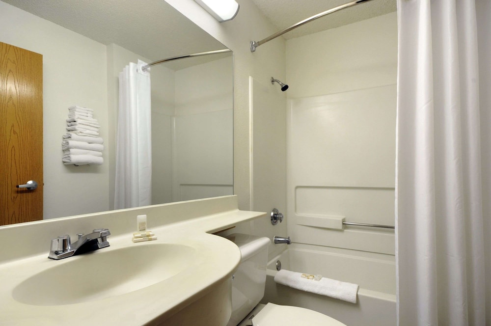 Travelodge by Wyndham Arlington Dallas Area - photo 27