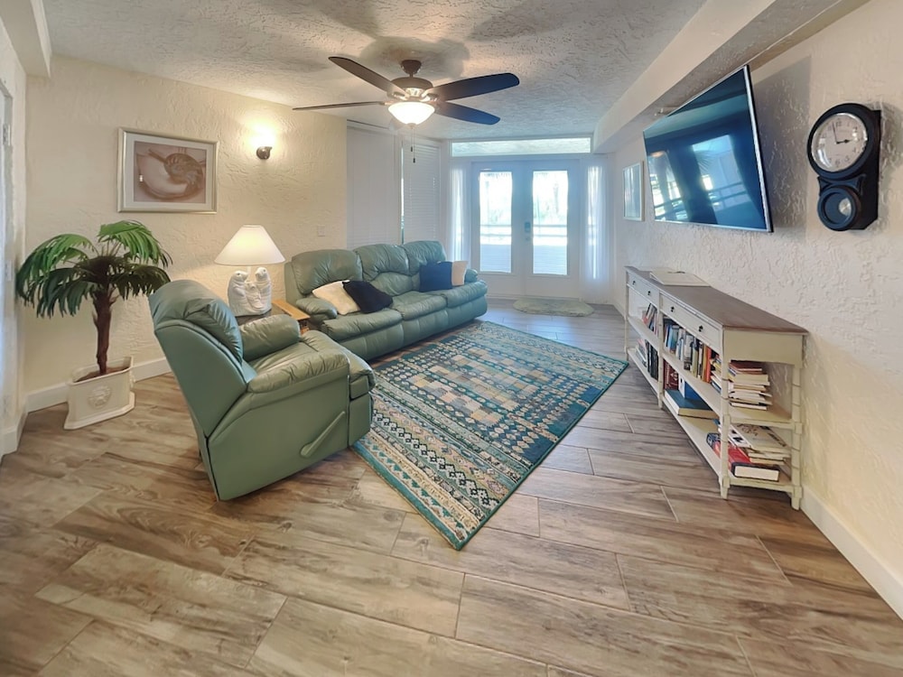 Ocean Towers 2102 by Distinctive Beach Rentals - photo 4