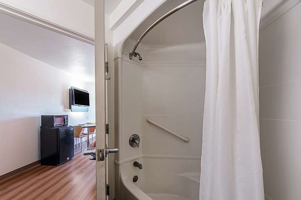 Motel 6 San Antonio TX Downtown Alamo Dome - photo 17