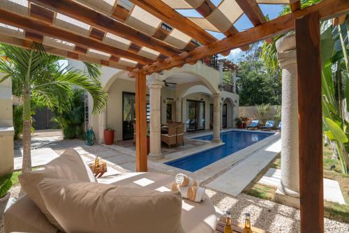 Tulum Stunning Villa for 10 Cabana Private Pool Parking — 4-Star Luxury Hotel in Tulum, Mexico