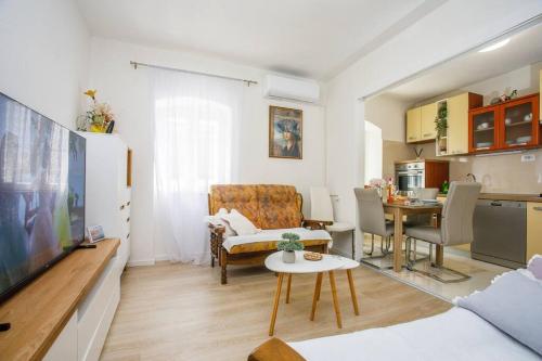 New Charming Apartment Ivana centrally located — 4-Star Luxury Hotel in Sinj, Croatia