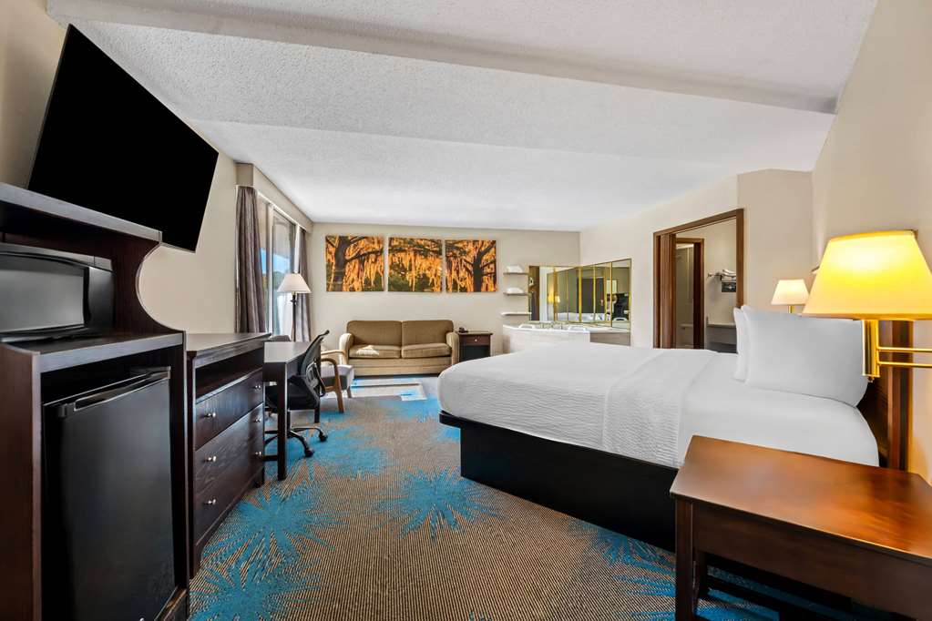 Days Inn by Wyndham Dubuque - photo 27
