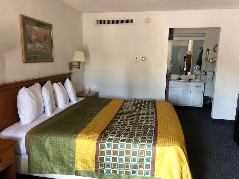 AmeriStay Portsmouth - photo 3