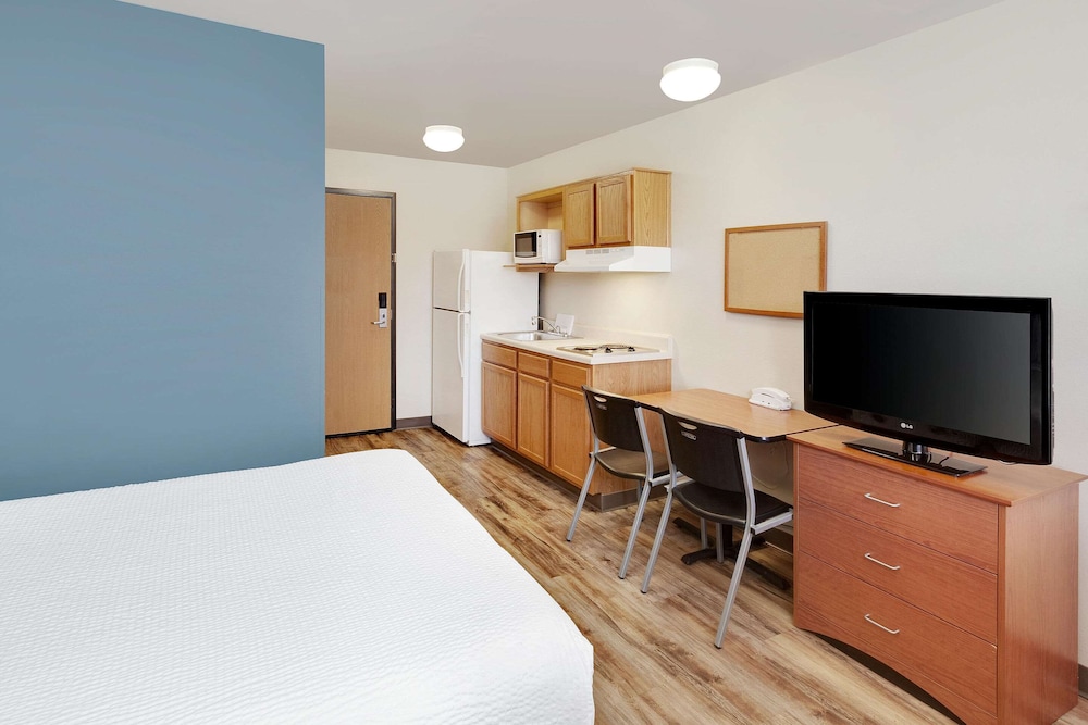 WoodSpring Suites Des Moines Pleasant Hill - photo 12