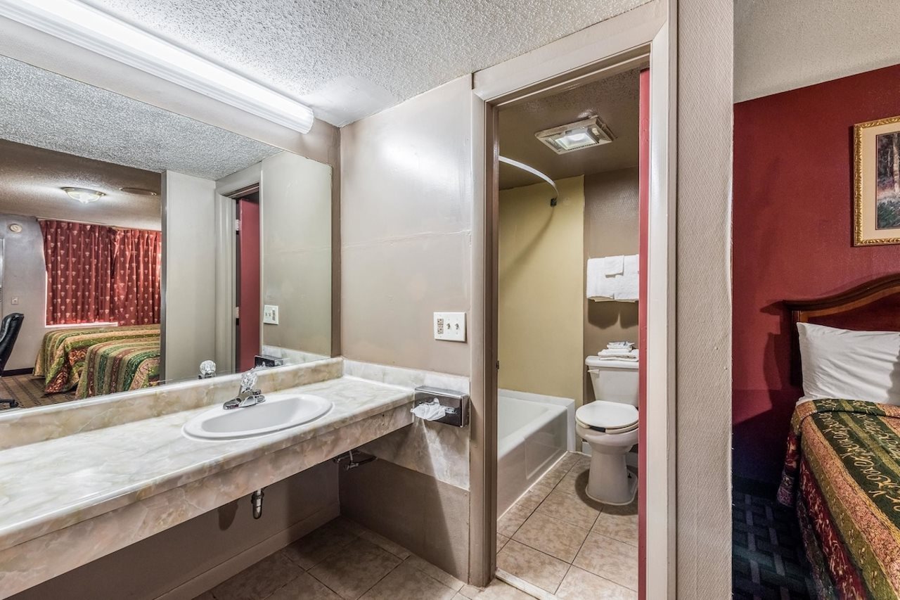 Americas Best Value Inn Franklin - photo 18