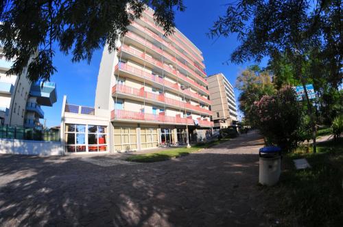 Hotel Antares — Unknown City — photo 3