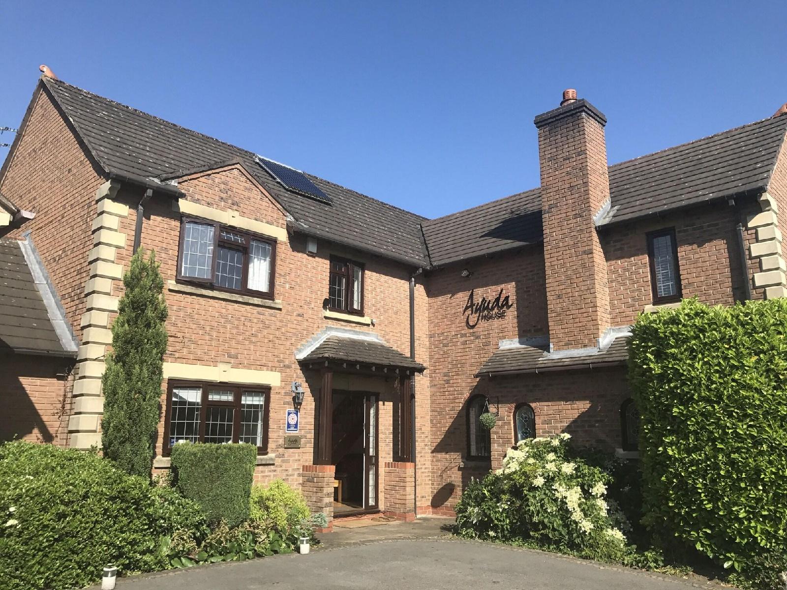 Ayuda House — 4-Star Luxury Hotel in Altrincham, United Kingdom