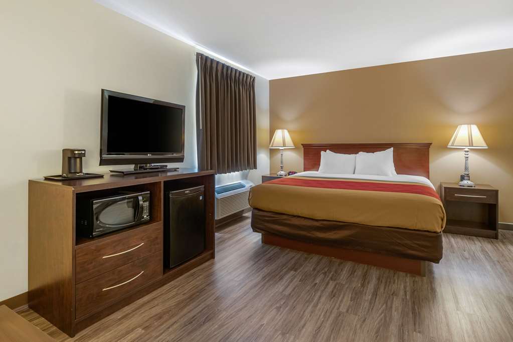 Econo Lodge Inn & Suites Des Moines Fairgrounds Area - photo 22