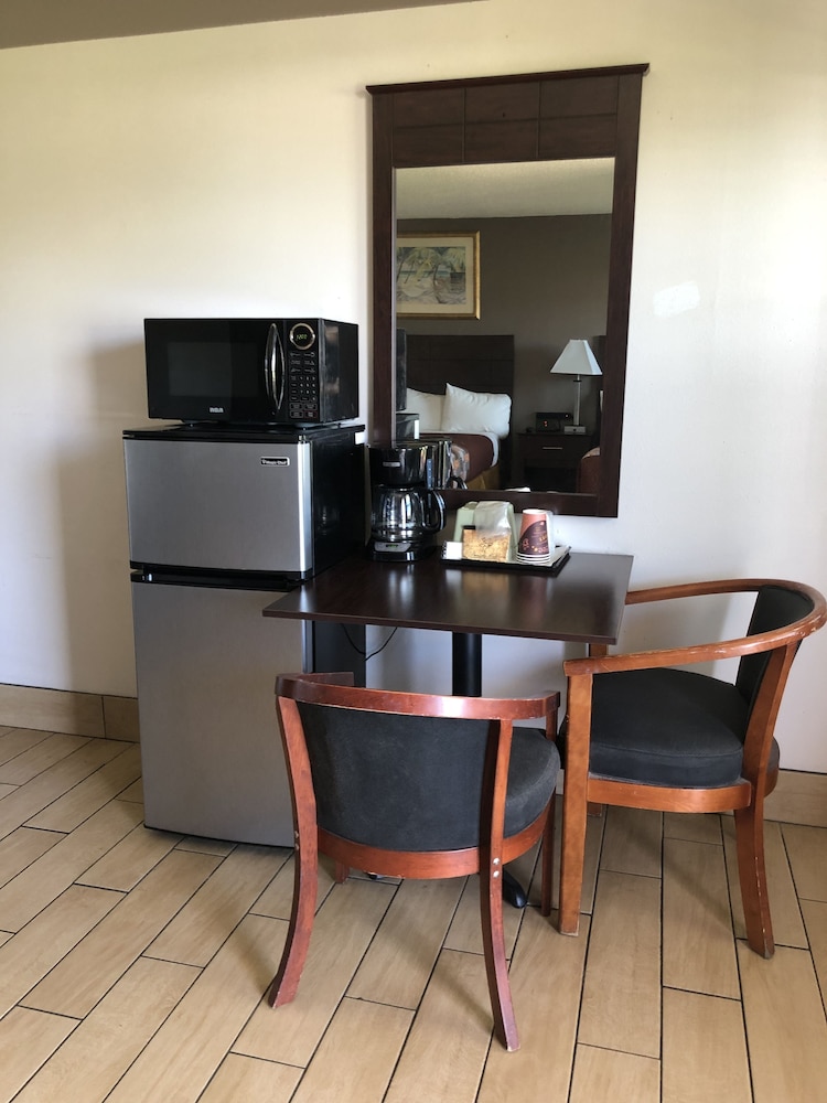 Sun Coast Inn - photo 9