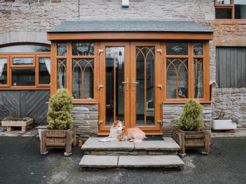 Stargazer's Field House — 4-Star Luxury Hotel in Clifford, United Kingdom