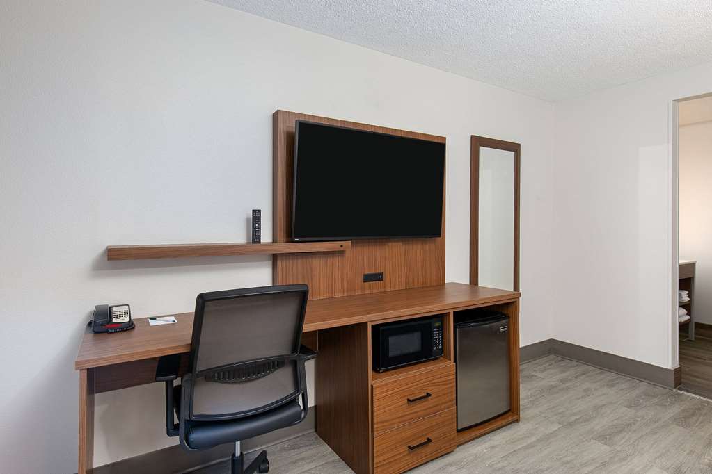 La Quinta Inn & Suites by Wyndham Nashville Airport - photo 15