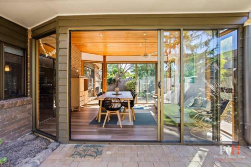 Private Gate to Beach Sleeps 10 in Cowes, Australia
