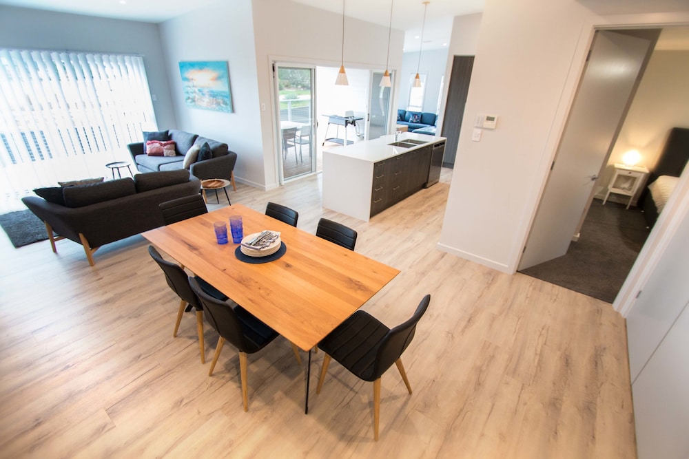 Wellington Lake Retreat — Wellington