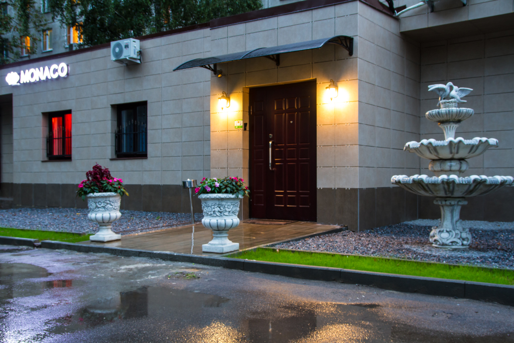 Monako Living quarters - carbon neutral hotel in Moscow