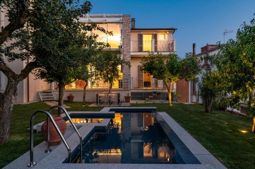 Residenza Villa Tosca — 4-Star Luxury Hotel in Bettolle, Italy