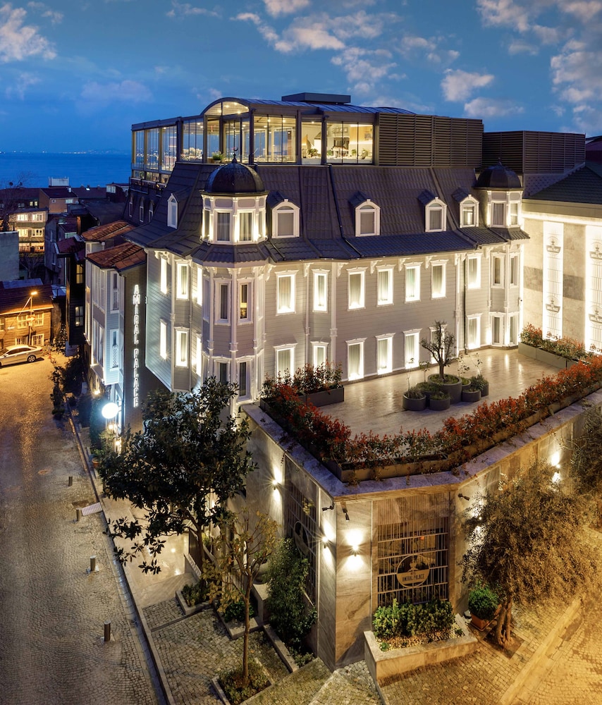 Amiral Palace Hotel Boutique Class — 4-Star Luxury Hotel in Istanbul, Turkey